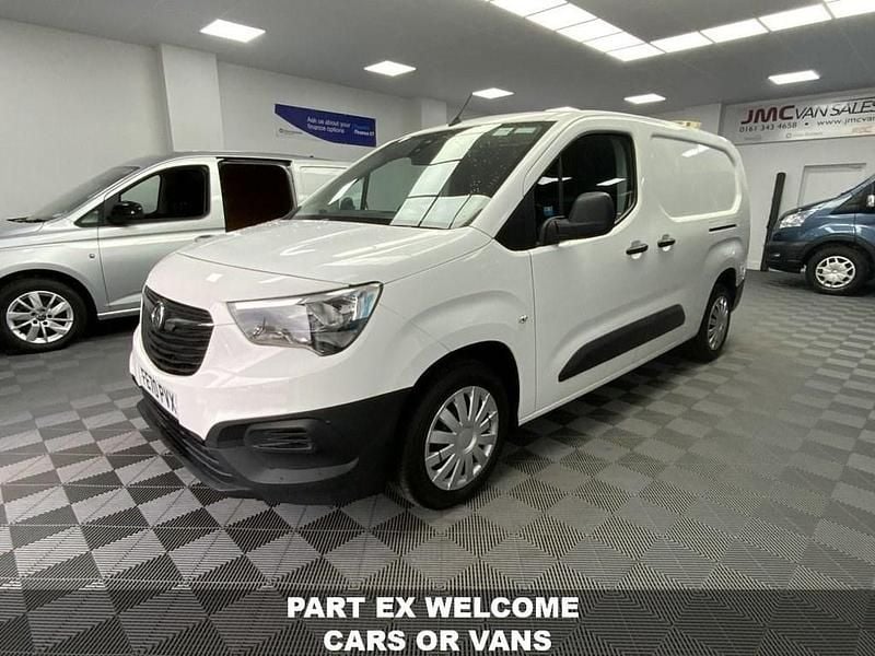 Used Vauxhall Combo Edition 100 HP (73 kW) 2020 White MPV