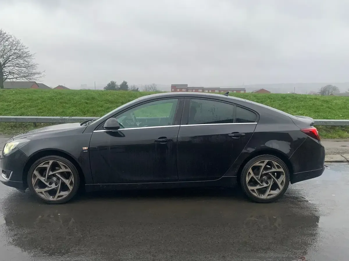 Used Vauxhall Insignia SRi 136 HP (100 kW) 2015 Black Hatchback