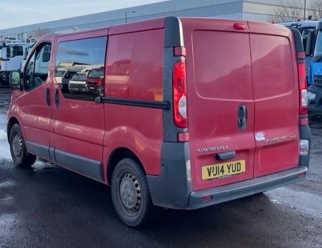 Used Vauxhall Vivaro 115 HP (84 kW) 2014 Red MPV