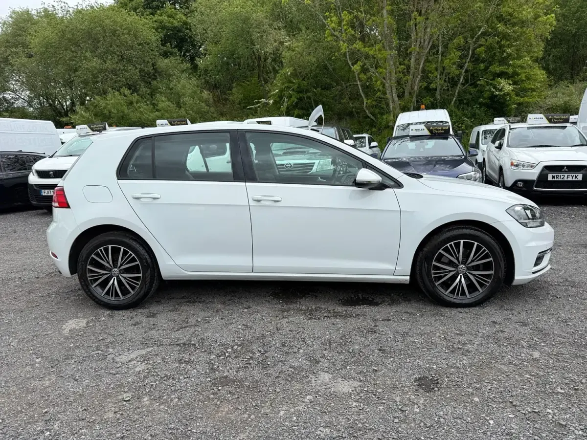 Usado VW Golf VII SE 125 HP (91 kW) 2018 Branco Citadino