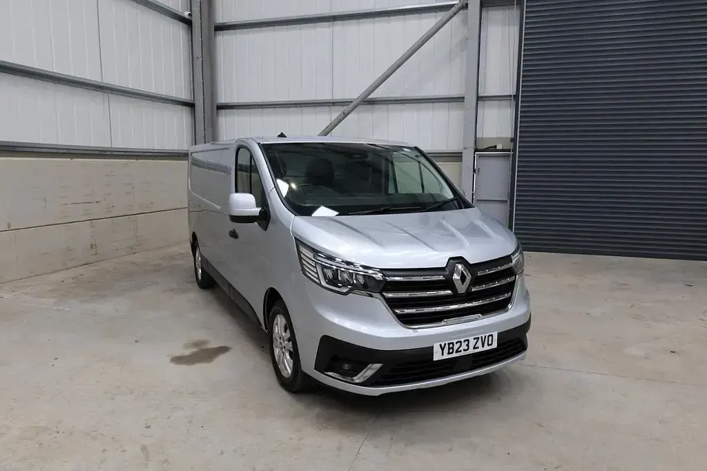 Used Renault Trafic 130 HP (95 kW) 2023 Grey MPV