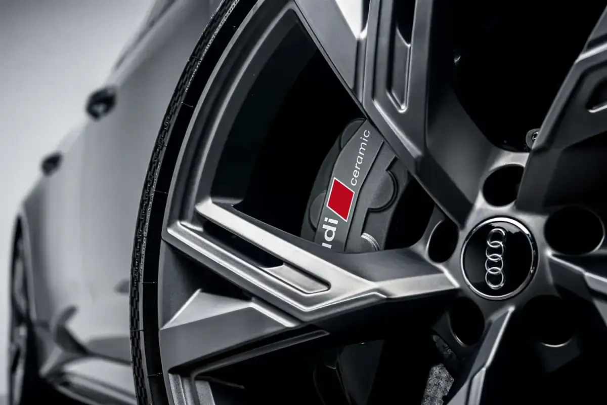 Begagnad Audi RS6 Premium 600 HK (441 kW) 2020 Grå Kombi