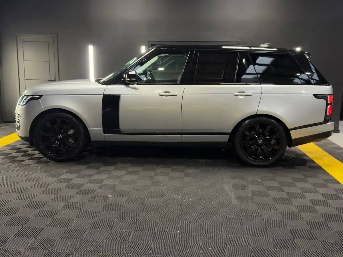 Begagnad Land Rover Range Rover Vogue 404 HK (297 kW) 2018 Silver SUV