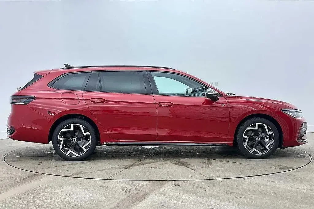 New VW Passat R-line 204 HP (150 kW) 2026 Red Estate