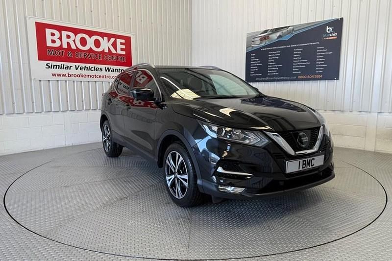 Black Used 2017 Nissan Qashqai N-Connecta SUV | £11,990 (Fair price) - Image 1/1