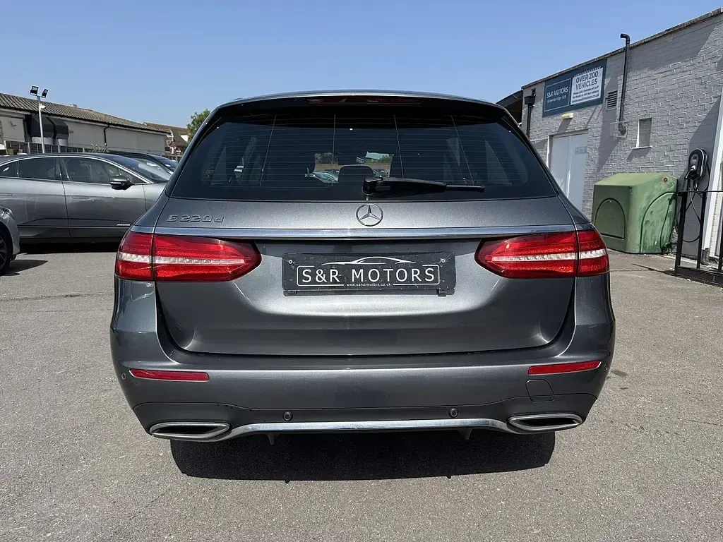 Used Mercedes E220 AMG line 191 HP (140 kW) 2017 Grey Estate