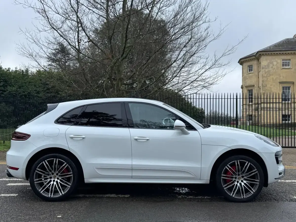 Usado Porsche Macan Turbo 400 HP (294 kW) 2017 Branco SUV