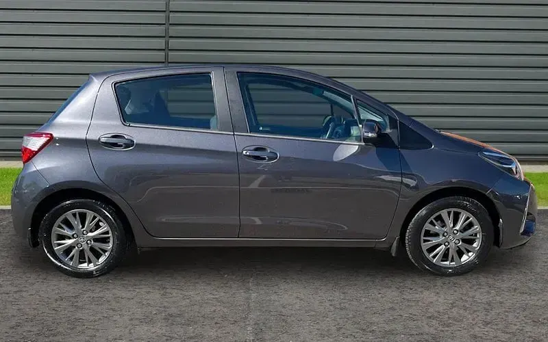 Begagnad Toyota Yaris 72 HK (52 kW) 2020 Grå Halvkombi