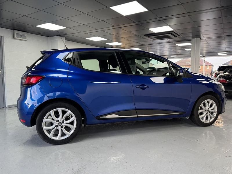 Used Renault Clio IV Dynamique 2018 Blue Hatchback