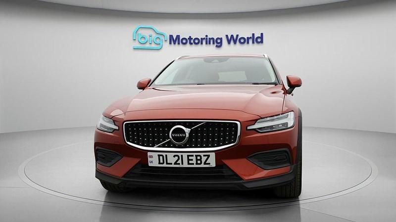 Usado Volvo V60 CC 2021 Vermelho Carrinha