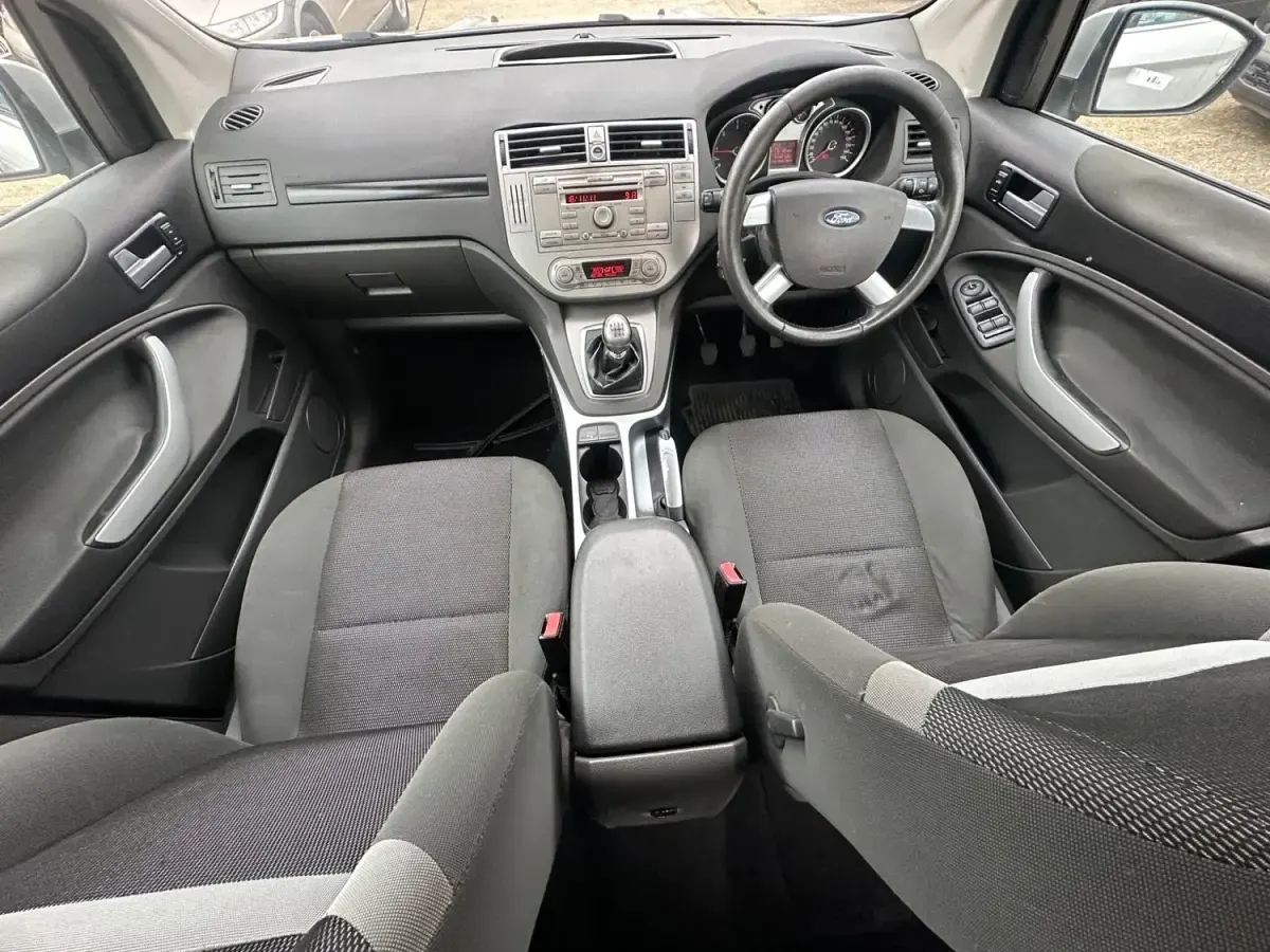 Używany Ford Kuga Zetec 140 KM (102 kW) 2012 Srebrny SUV