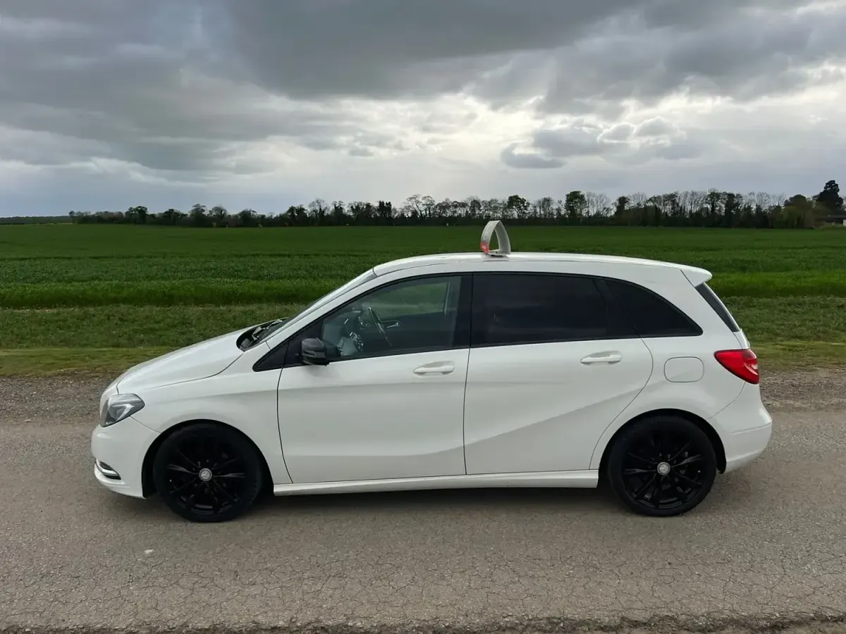 Usado Mercedes B180 121 HP (88 kW) 2013 Branco Monovolume