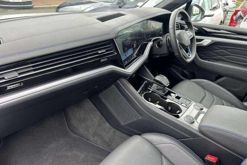 Image 2/4