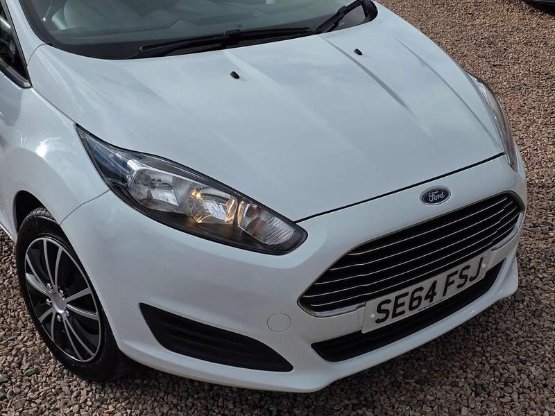 Used Ford Fiesta Style 60 HP (44 kW) 2015 White Hatchback