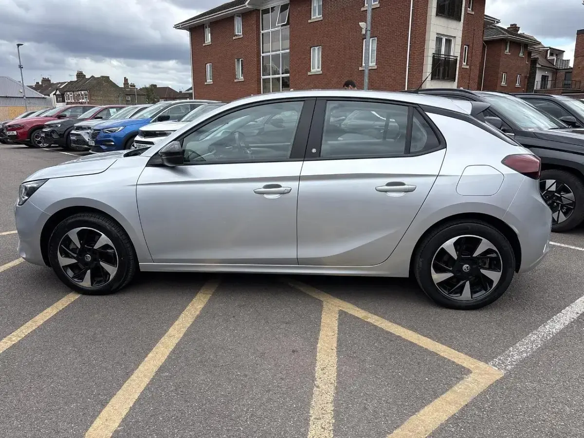 Begagnad Vauxhall Corsa-e 98 kW (134 HK) 2022 Grå Halvkombi