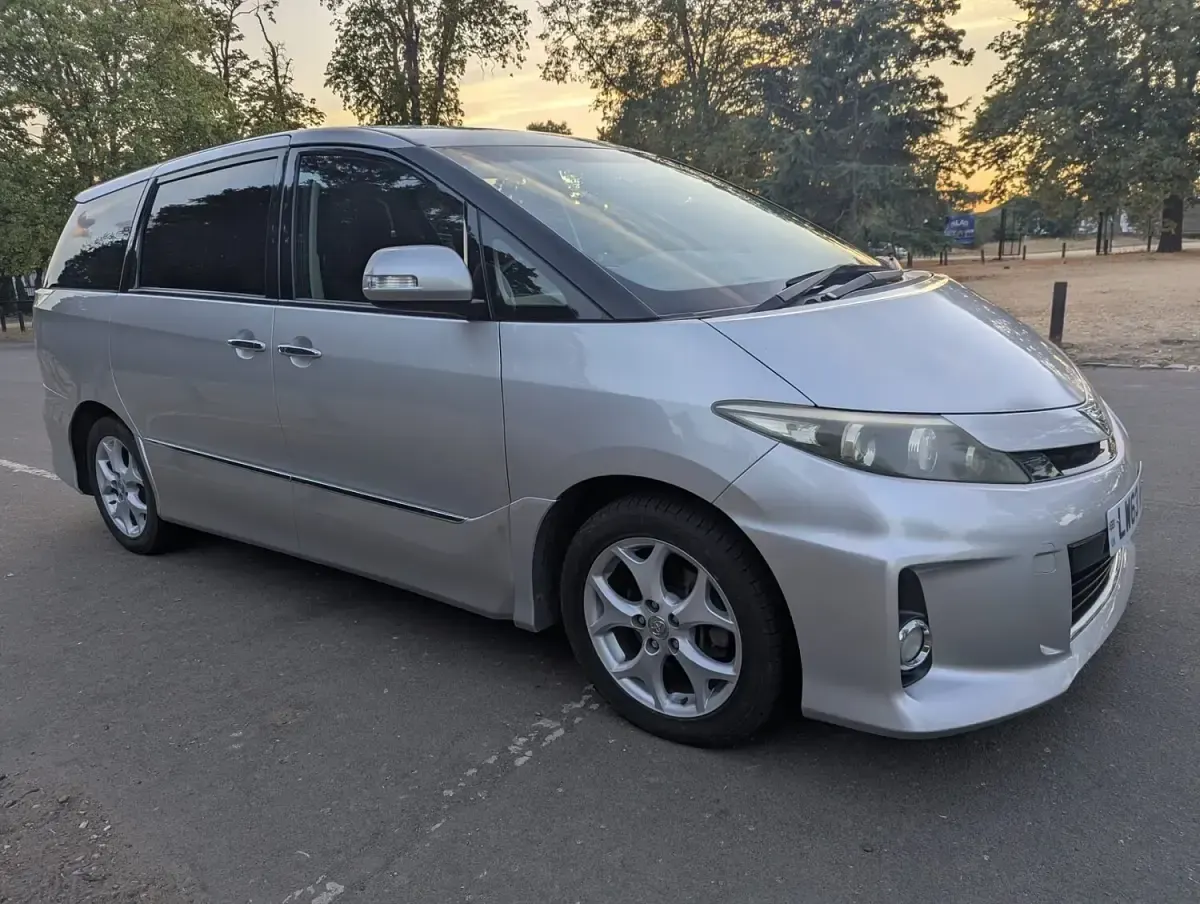 Used Toyota Estima 170 HP (125 kW) 2013 Silver