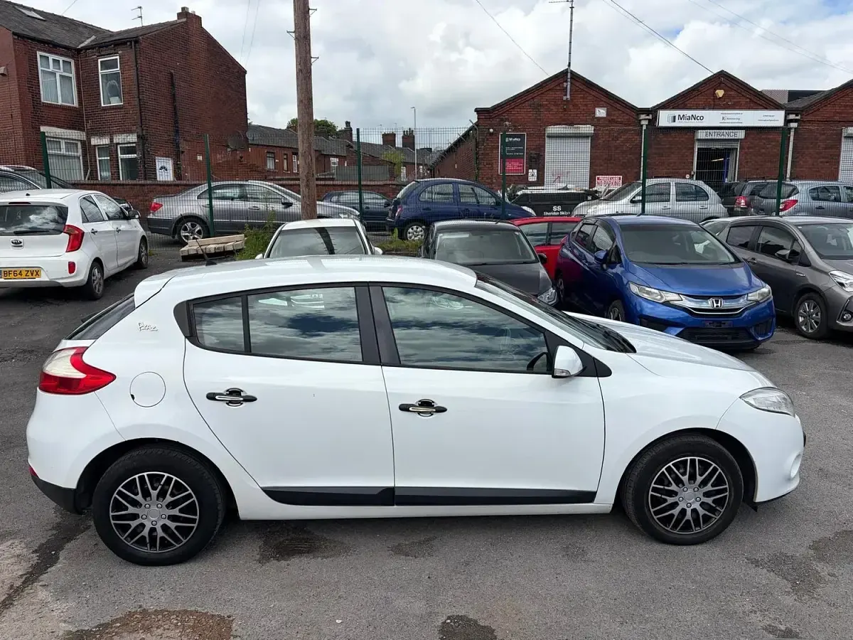 Used Renault Mégane 99 HP (72 kW) 2012 White Hatchback