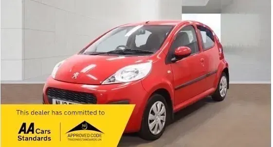 Begagnad Peugeot 107 Active 68 HK (50 kW) 2013 Röd Halvkombi