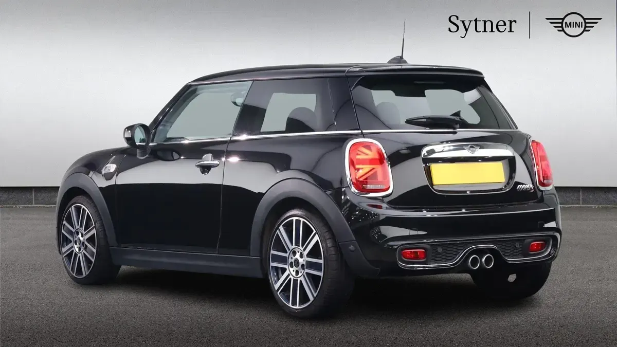 Usado Mini Cooper S Exclusive 189 HP (139 kW) 2020 Preto Citadino
