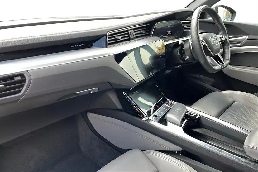 Used Audi e-tron Advanced 369 kW (503 HP) 2022 Grey SUV