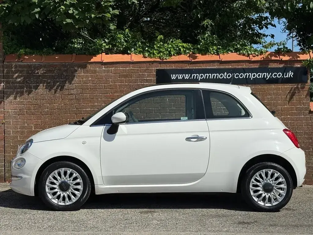 Used Fiat 500 Lounge 69 HP (50 kW) 2015 White Hatchback
