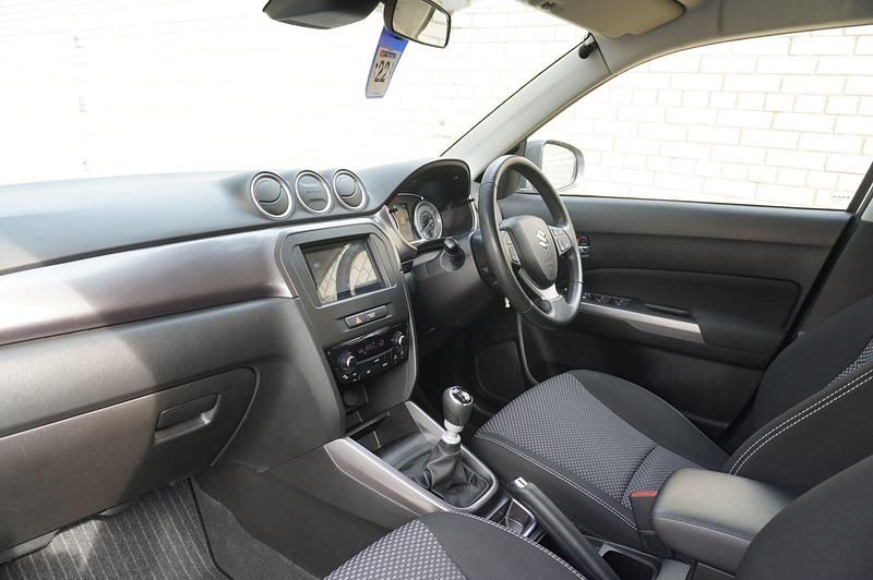 Used Suzuki Vitara SZ-T 2022 White SUV