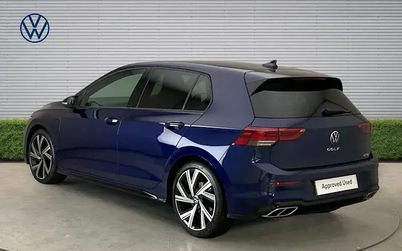 Second-hand VW Golf VIII R-line 150 CP (110 kW) 2023 Hatchback