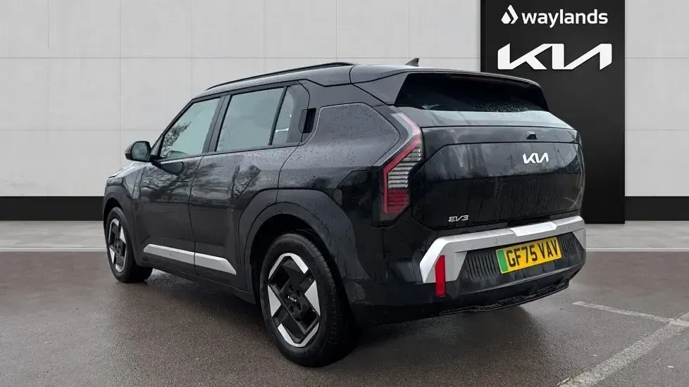 Begagnad Kia EV3 Air 150 kW (204 HK) 2025 Svart SUV