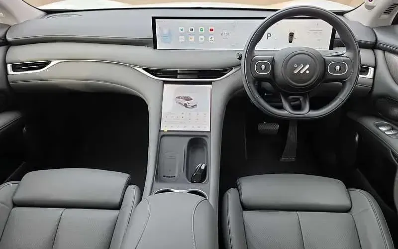 Used MG IM6 300 kW (408 HP) 2026 White SUV