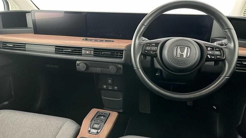 Used Honda e 100 kW (136 HP) 2021 Premium paint platinum white Hatchback