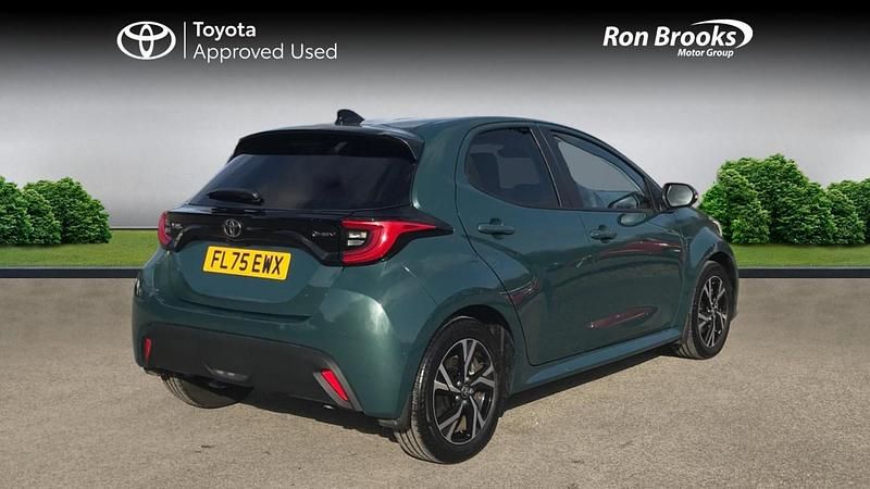 Used Toyota Yaris Hybrid Design 2025 Green Hatchback