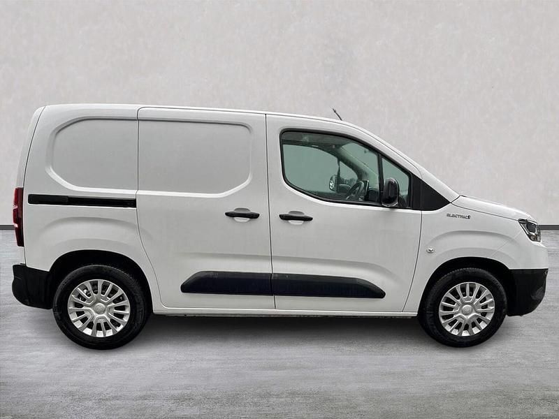 New Toyota Proace 50 kW (68 HP) 2025 White MPV