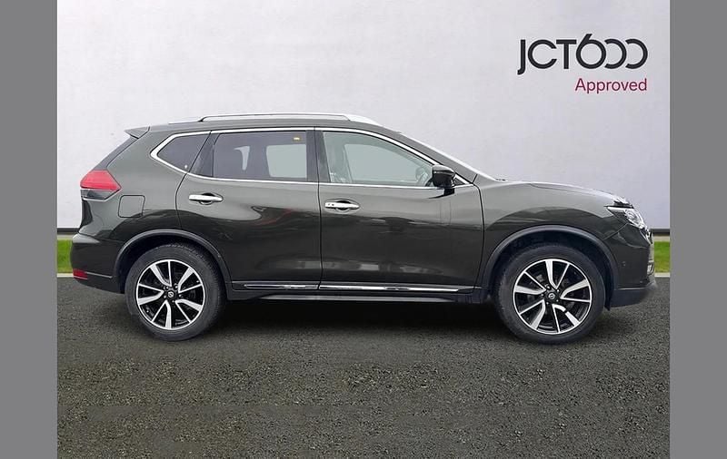 Used Nissan X-Trail Tekna 130 HP (95 kW) 2018 Green SUV