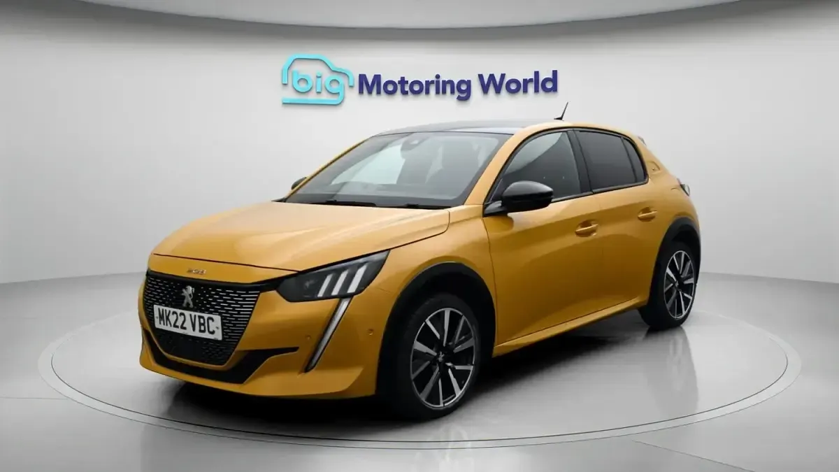 Used Peugeot 208 GT 102 HP (75 kW) 2022 Yellow Hatchback