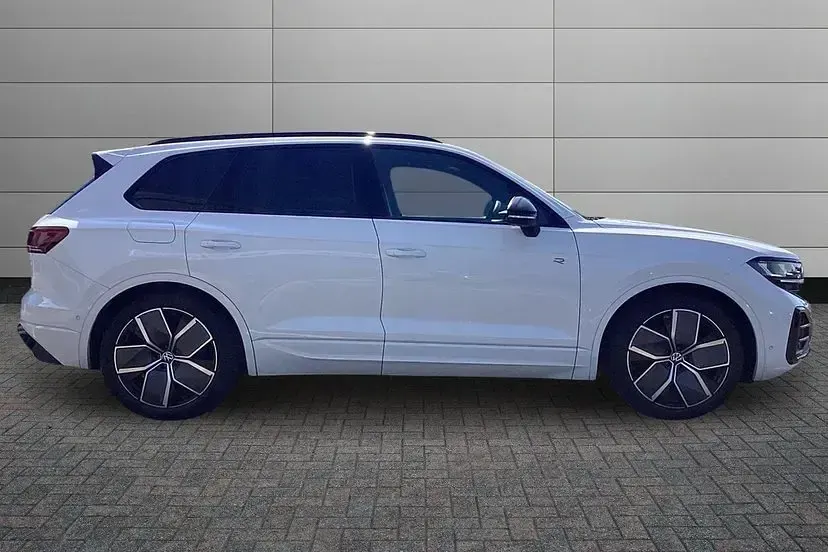 Used VW Touareg Black Edition 286 HP (210 kW) 2024 White SUV