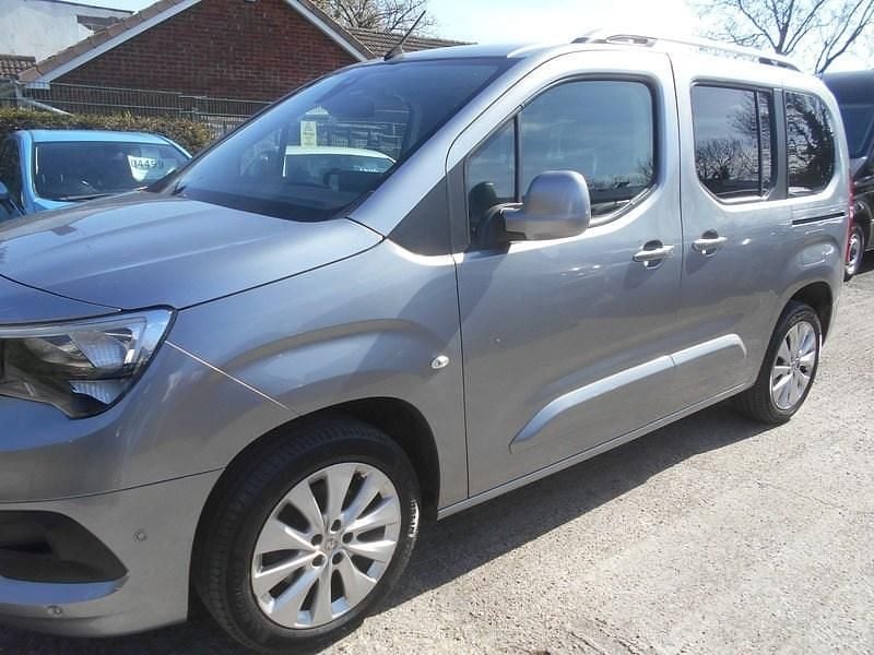 Used Vauxhall Combo Elite 130 HP (95 kW) 2020 Grey MPV