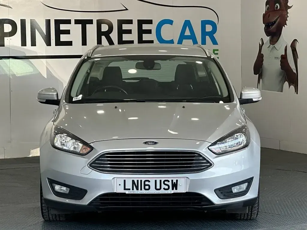 Used Ford Focus Zetec 120 HP (88 kW) 2016 Silver Estate