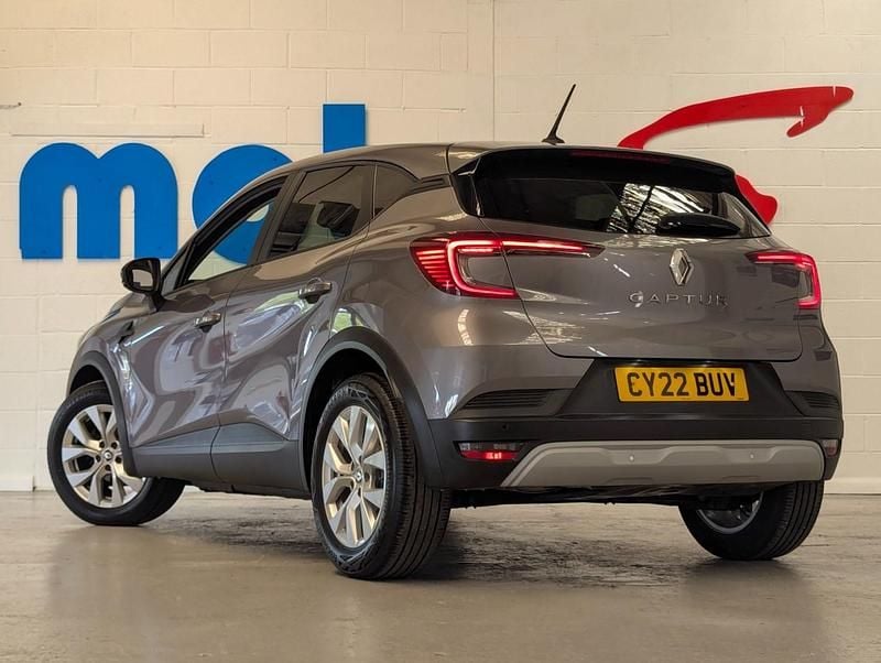 Used Renault Captur Iconic 2022 Oyster grey SUV