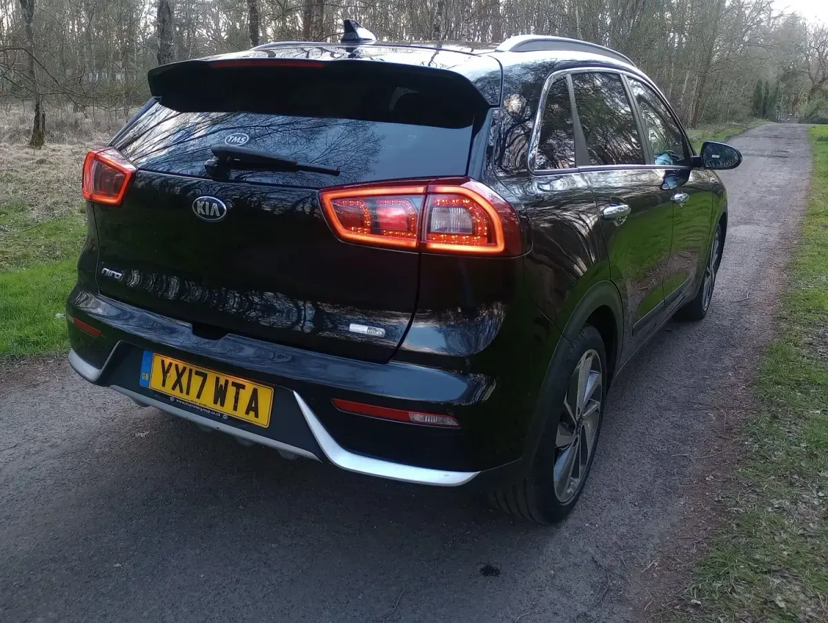 Gebraucht Kia Niro First Edition 141 PS (103 kW) 2017 Schwarz SUV