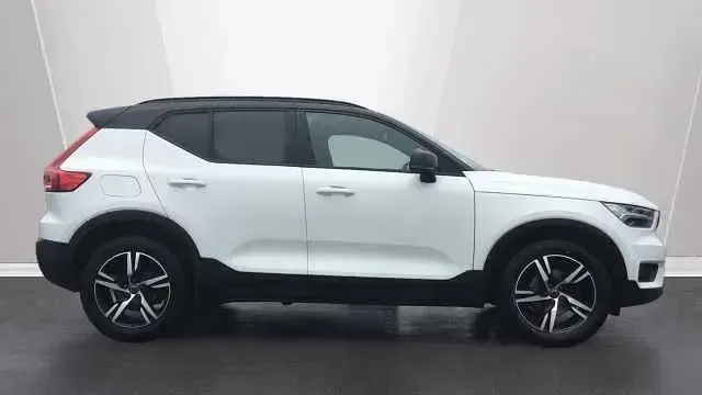 Used Volvo XC40 R-Design 161 HP (118 kW) 2021 White SUV
