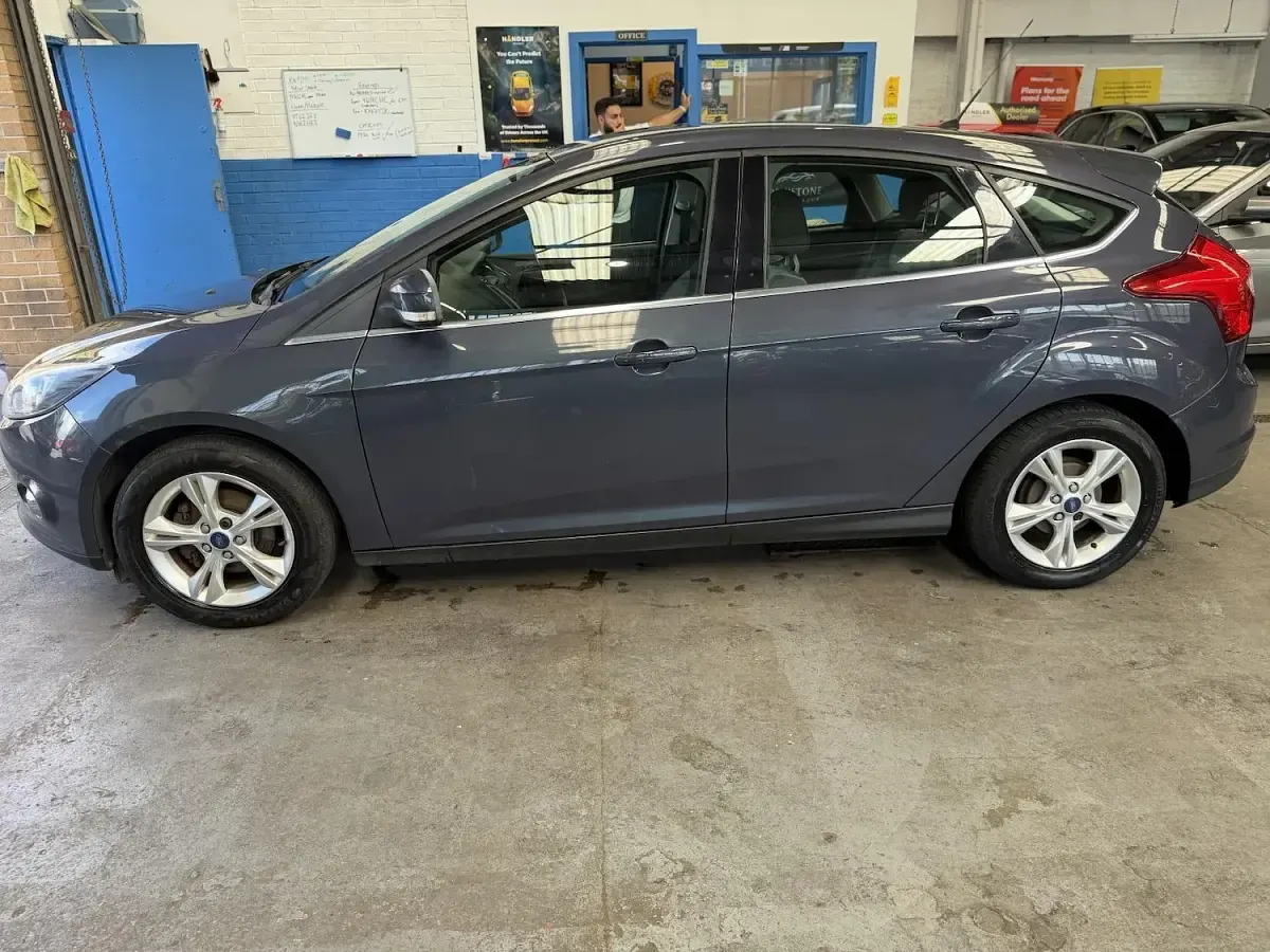 Used Ford Focus Zetec 100 HP (73 kW) 2012 Grey Hatchback