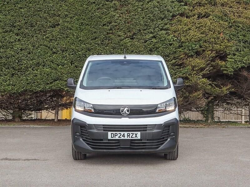 Used Vauxhall Vivaro 120 HP (88 kW) 2024 White MPV