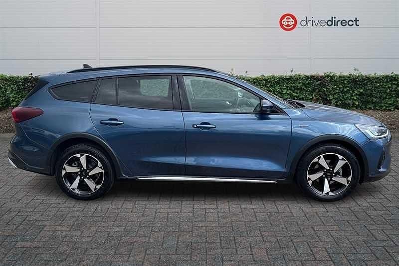 Used Ford Focus Active 155 HP (114 kW) 2023 Blue Estate