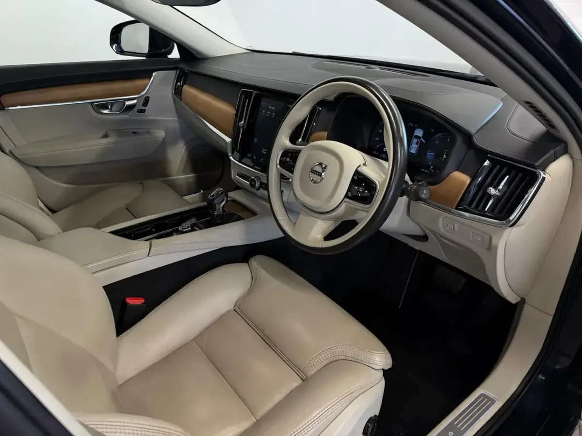 Used Volvo V90 Inscription 2018 Blue Estate