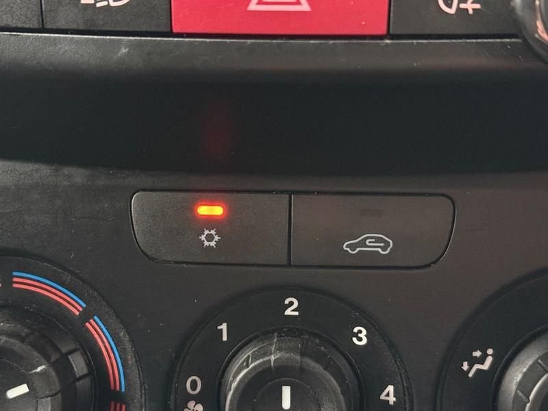 Second-hand Vauxhall Combo S 95 CP (69 kW) 2017 Alb Monovolum