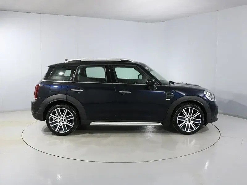 Begagnad Mini Cooper Exclusive 2023 Blå Halvkombi