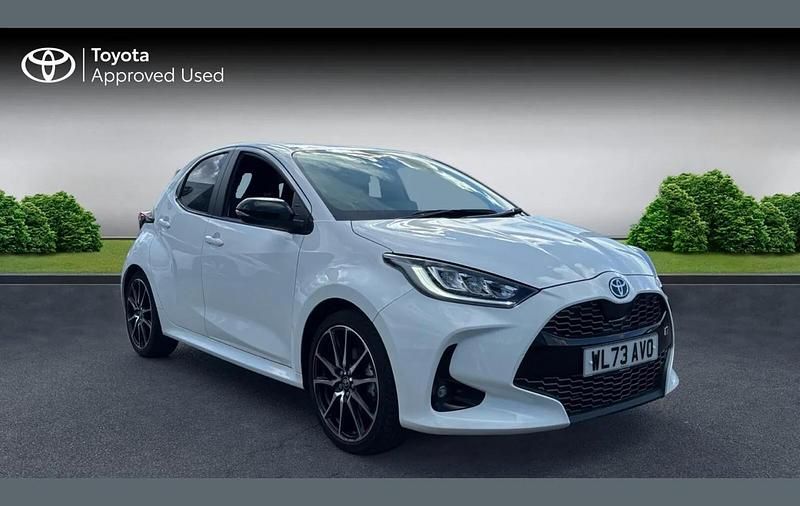 Used Toyota Yaris Hybrid Sport 116 HP (85 kW) 2023 Pure white Hatchback