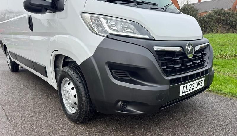 Used Vauxhall Movano 140 HP (102 kW) 2022 White MPV