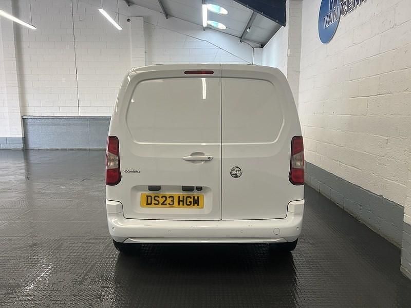Used Vauxhall Combo S 100 HP (73 kW) 2023 White MPV