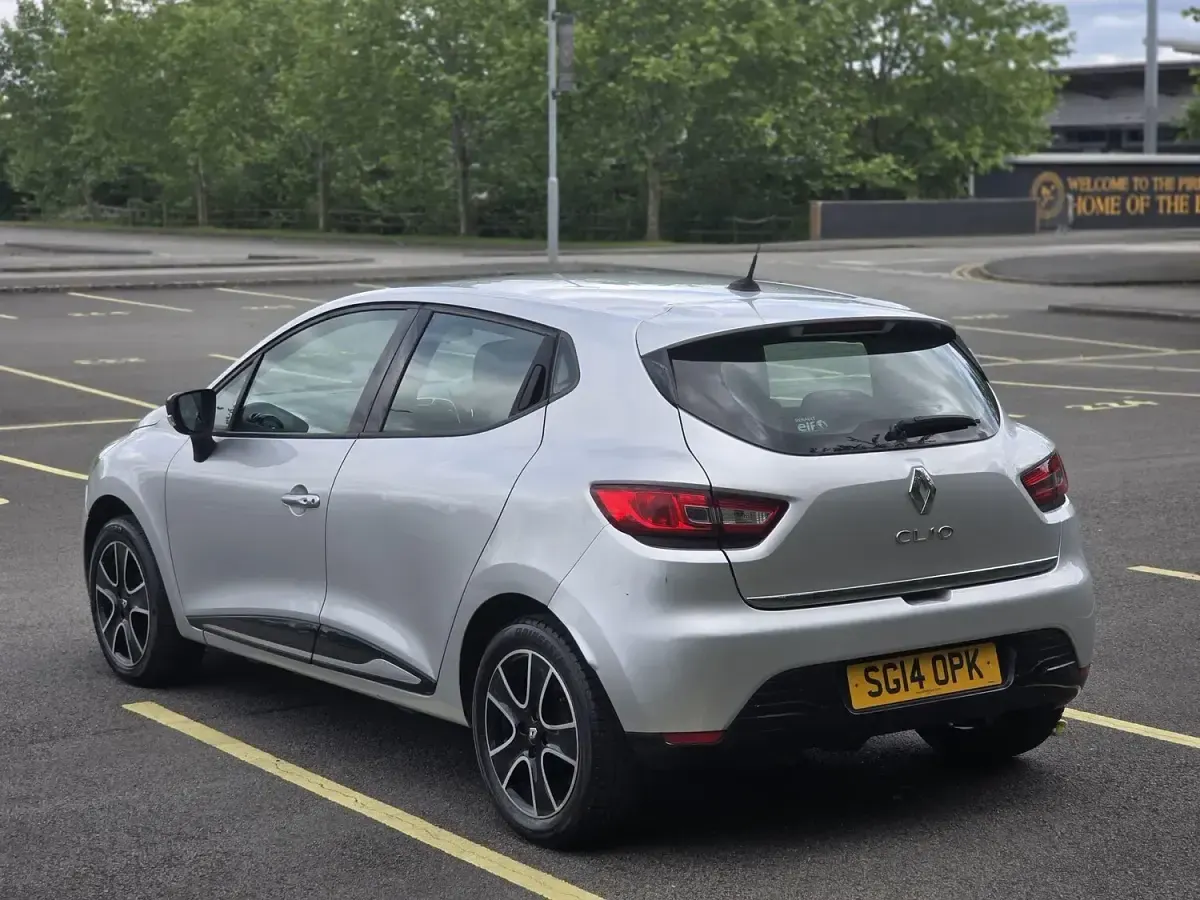 Used Renault Clio Dynamique 75 HP (55 kW) 2014 Silver Hatchback